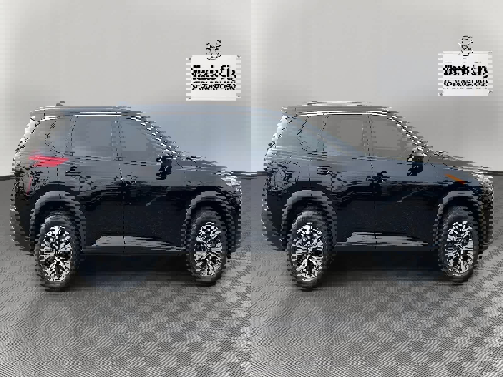 Used 2023 Nissan Rogue SV image 4