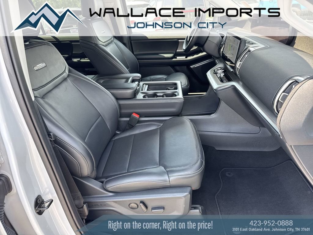 Used 2025 Ford Expedition Platinum AWD/4WD image 39
