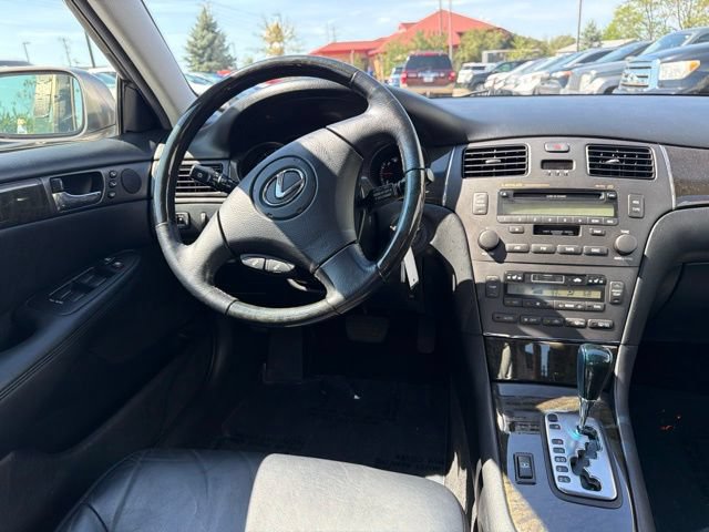 Used 2004 Lexus ES 330 w/ Premium Pkg FWD image 8