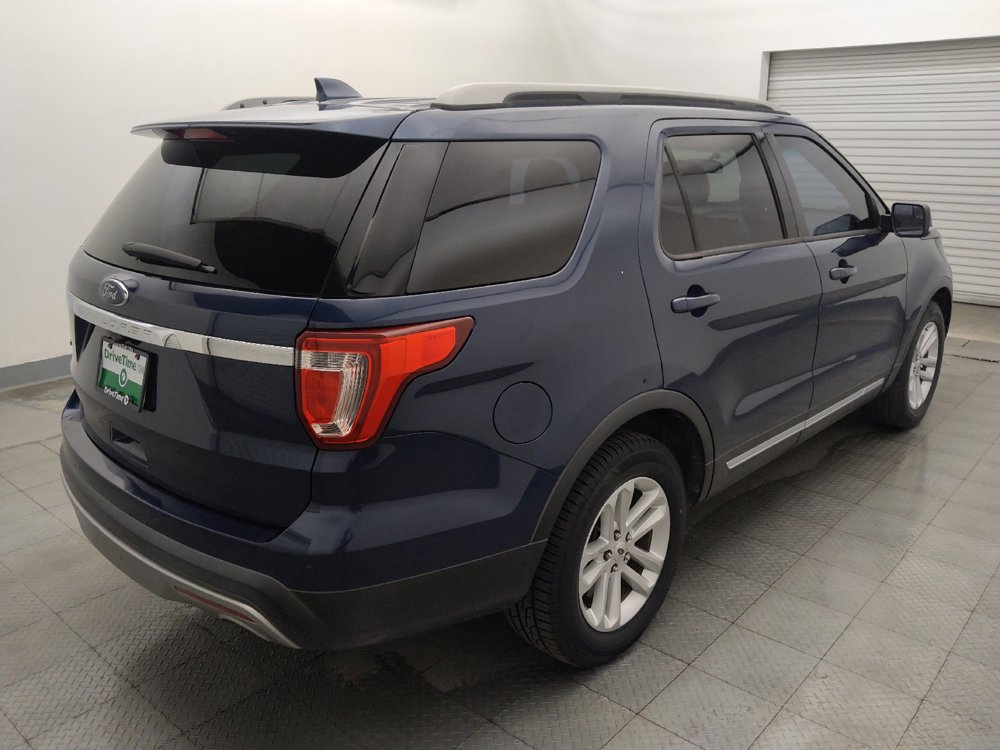 Used 2017 Ford Explorer XLT FWD image 9