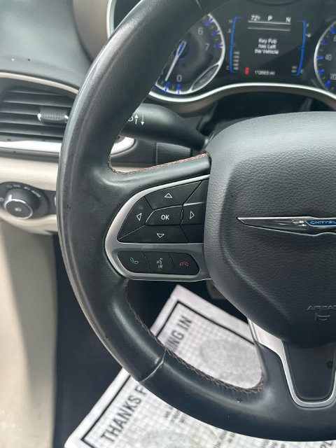 Used 2017 Chrysler Pacifica Touring-L FWD image 22