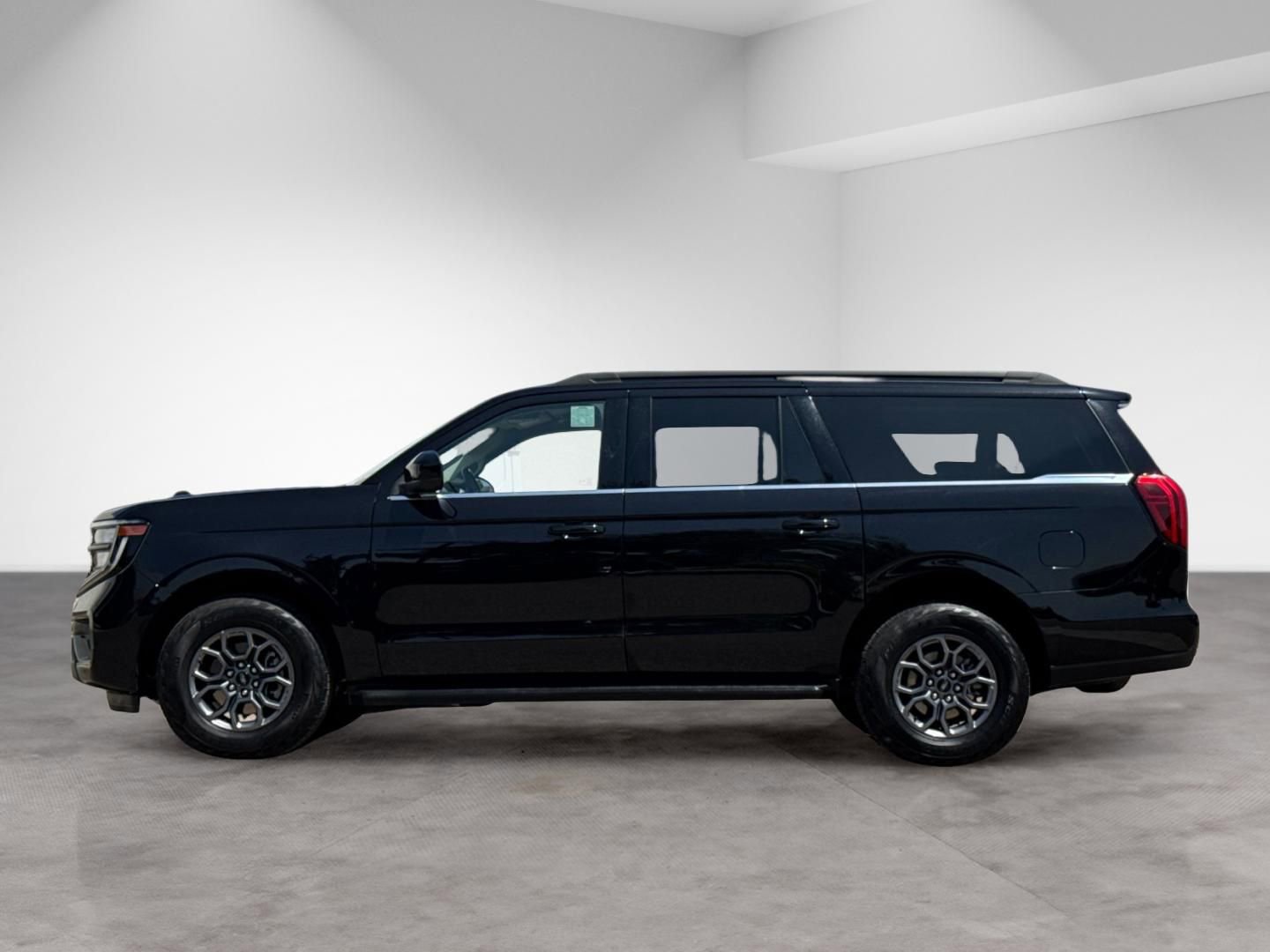 Used 2025 Ford Expedition Max Active RWD image 3