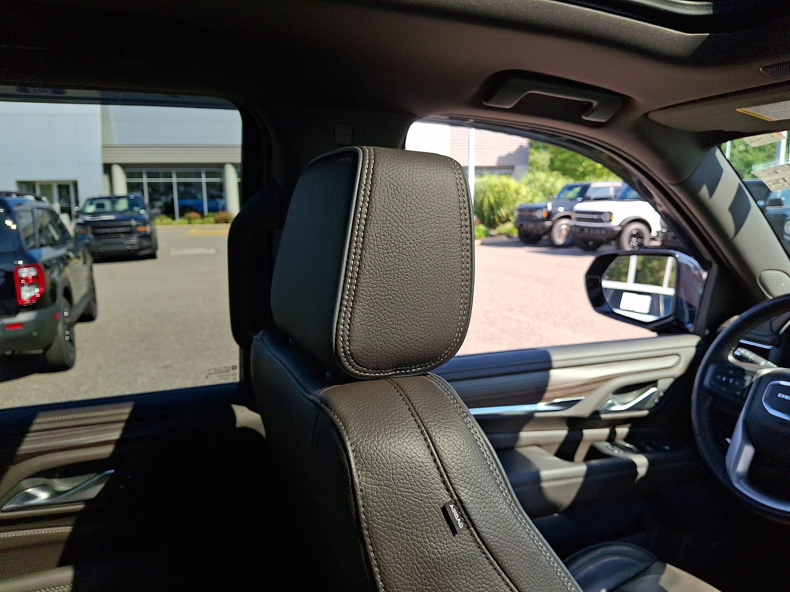 Used 2024 GMC Yukon Denali w/ Max Trailering Package AWD/4WD image 12
