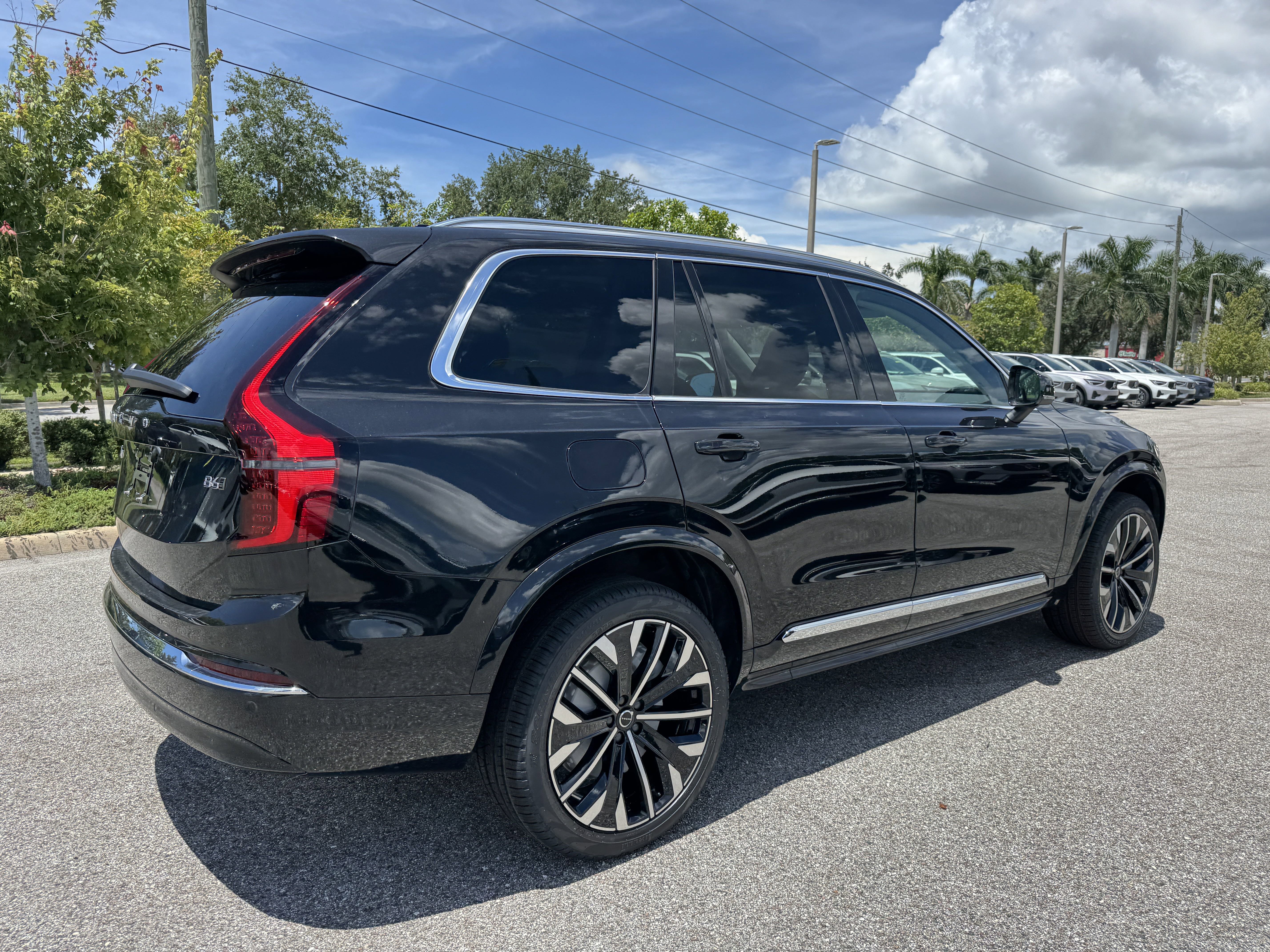 New 2026 Volvo XC90 B6 Core image 3