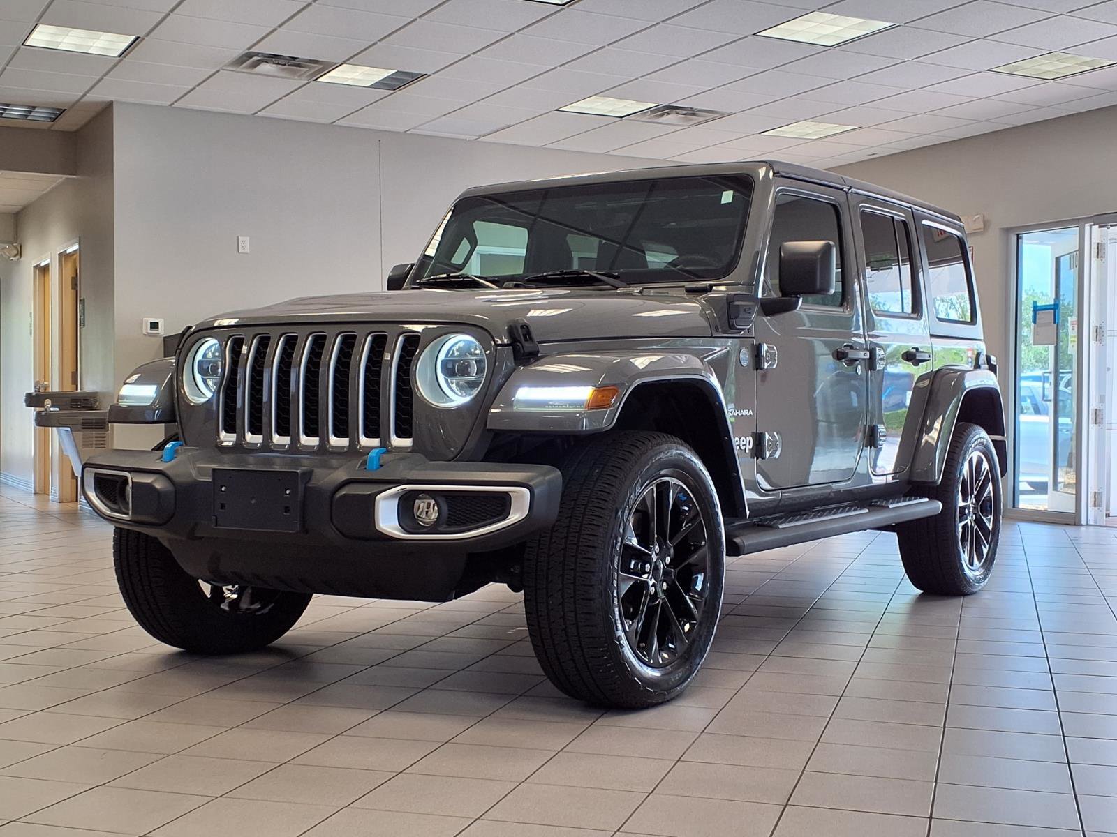 Used 2023 Jeep Wrangler Unlimited Sahara AWD/4WD image 1