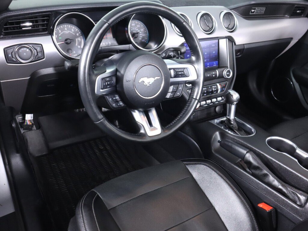 Used 2020 Ford Mustang Premium RWD image 10