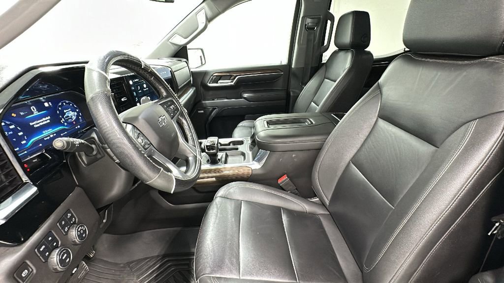 Used 2022 Chevrolet Silverado 1500 LT Trail Boss w/ LT Trail Boss Premium Package AWD/4WD image 9