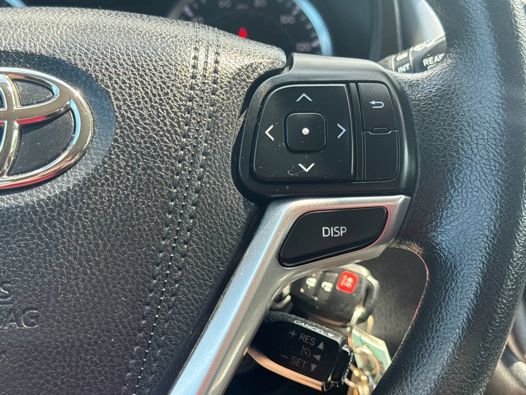 Used 2016 Toyota Highlander LE AWD/4WD image 21