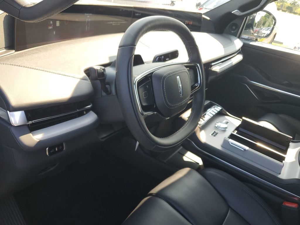 New 2025 Lincoln Navigator L Reserve w/ Jet Appearance Package image 19
