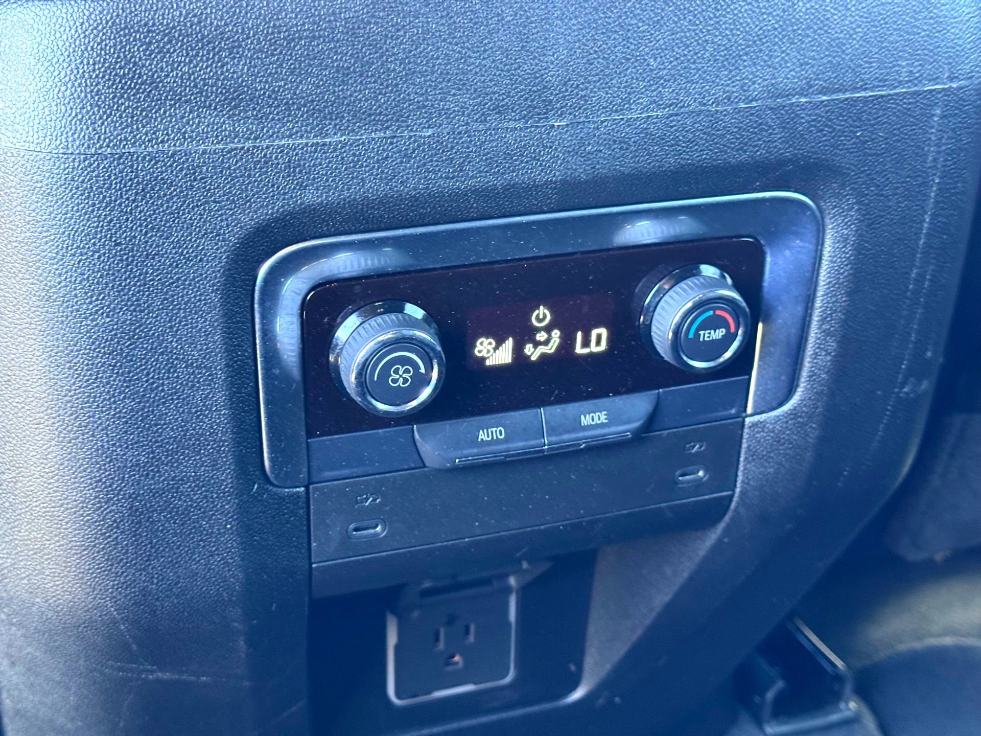 Used 2025 Chevrolet Tahoe Z71 image 22