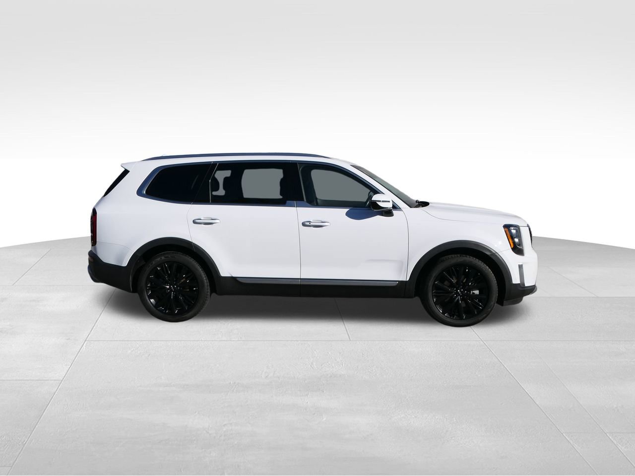Used 2022 Kia Telluride SX w/ Towing Package image 2