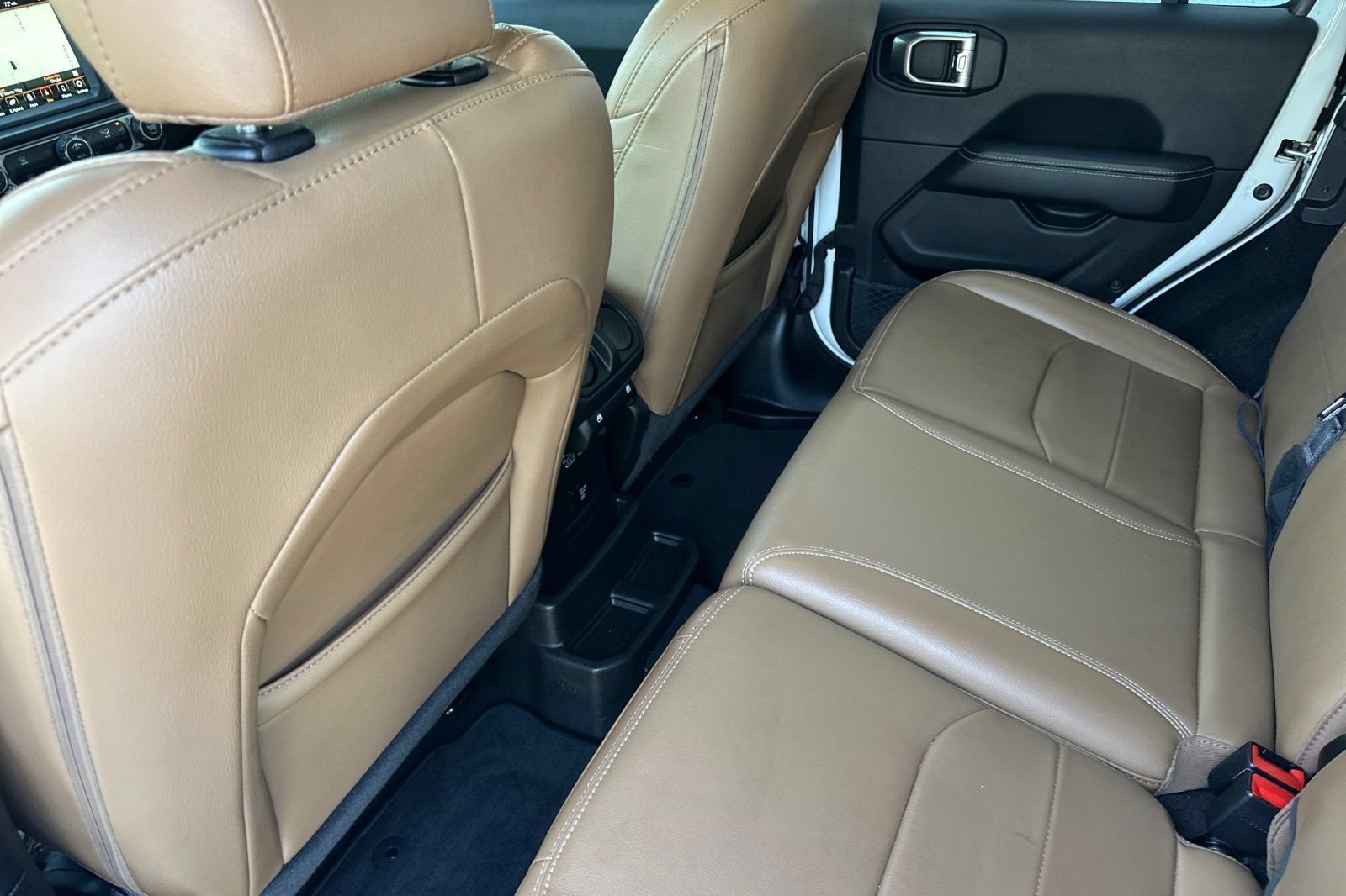 Used 2022 Jeep Wrangler Unlimited Sahara AWD/4WD image 16