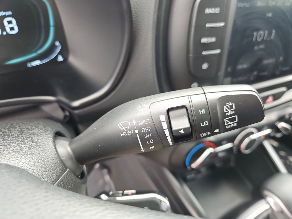 Used 2025 Kia Soul LX w/ LX Technology Package FWD image 22