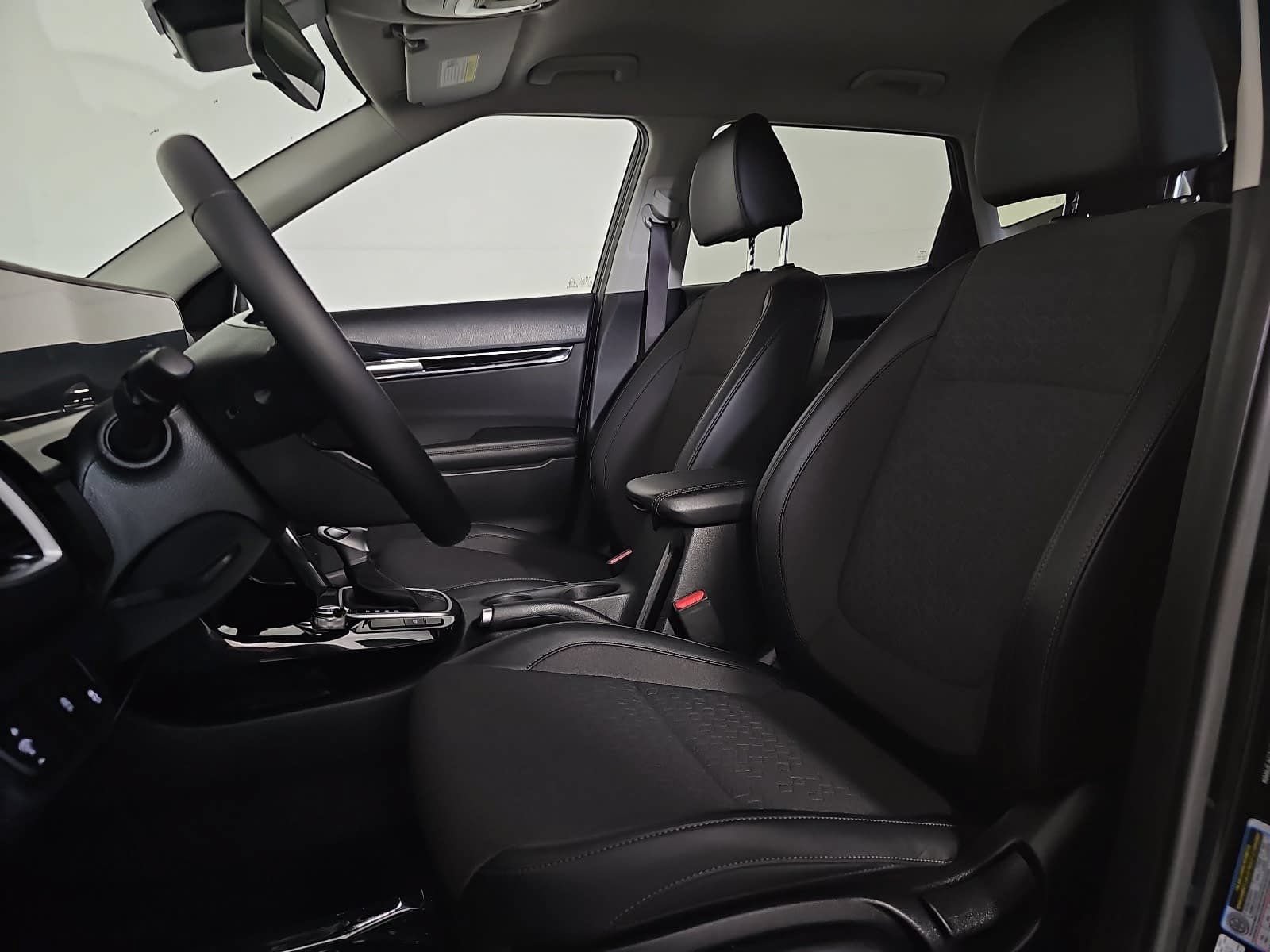 Used 2025 Kia Seltos S FWD image 14