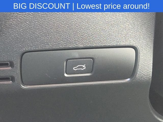 Used 2023 Volvo XC40 B5 Plus AWD/4WD image 29