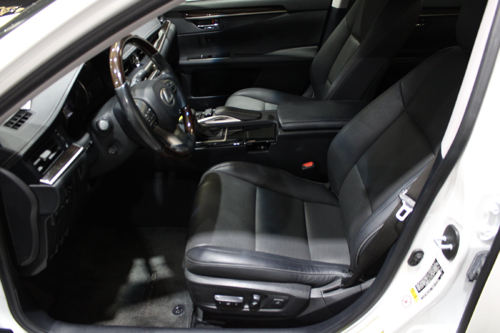 Used 2018 Lexus ES 300h w/ Navigation Package FWD image 20