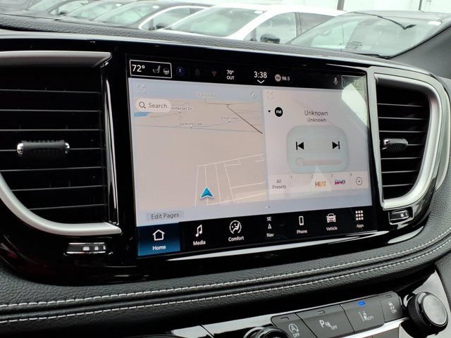 New 2027 Chrysler Pacifica Limited w/ S Appearance Package AWD/4WD image 8