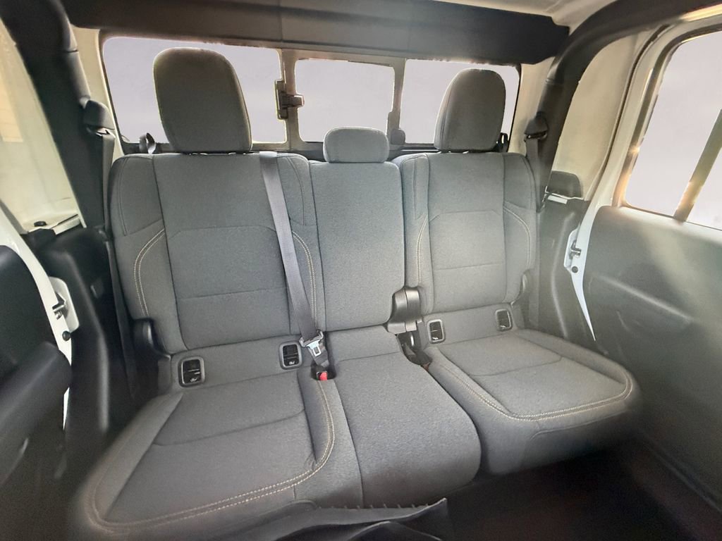 Used 2025 Jeep Gladiator Sport image 18