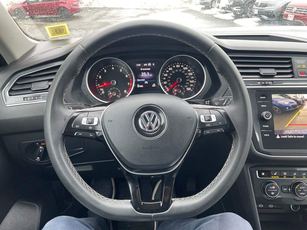 Used 2021 Volkswagen Tiguan SE w/ Panoramic Sunroof Package image 27