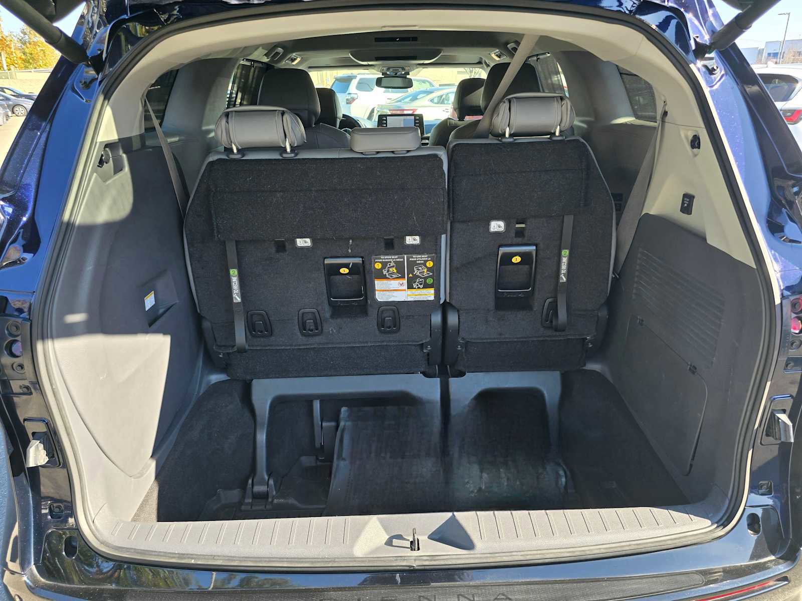 Used 2023 Toyota Sienna Limited image 16