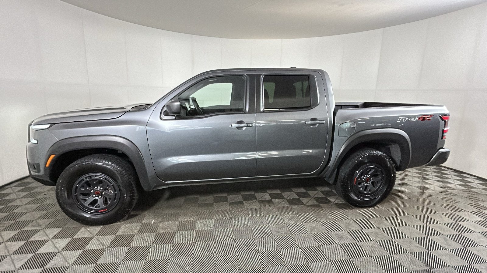 Used 2026 Nissan Frontier PRO-4X AWD/4WD image 6