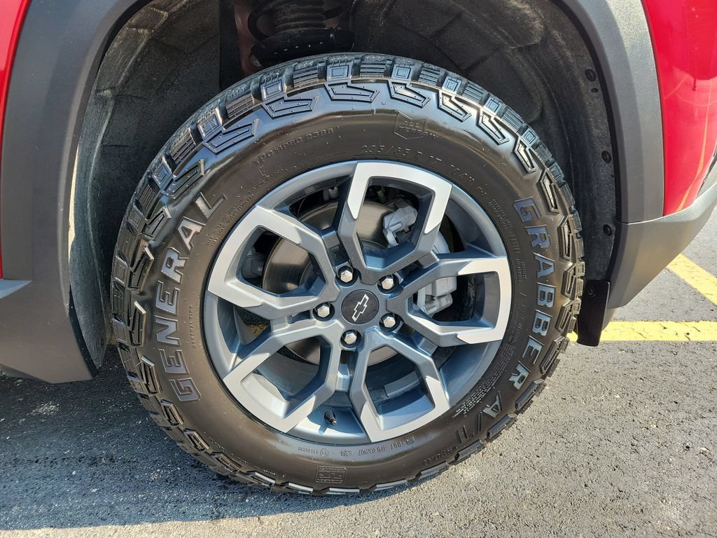 Used 2025 Chevrolet Equinox ACTIV w/ Safety and Technology Package AWD/4WD image 7