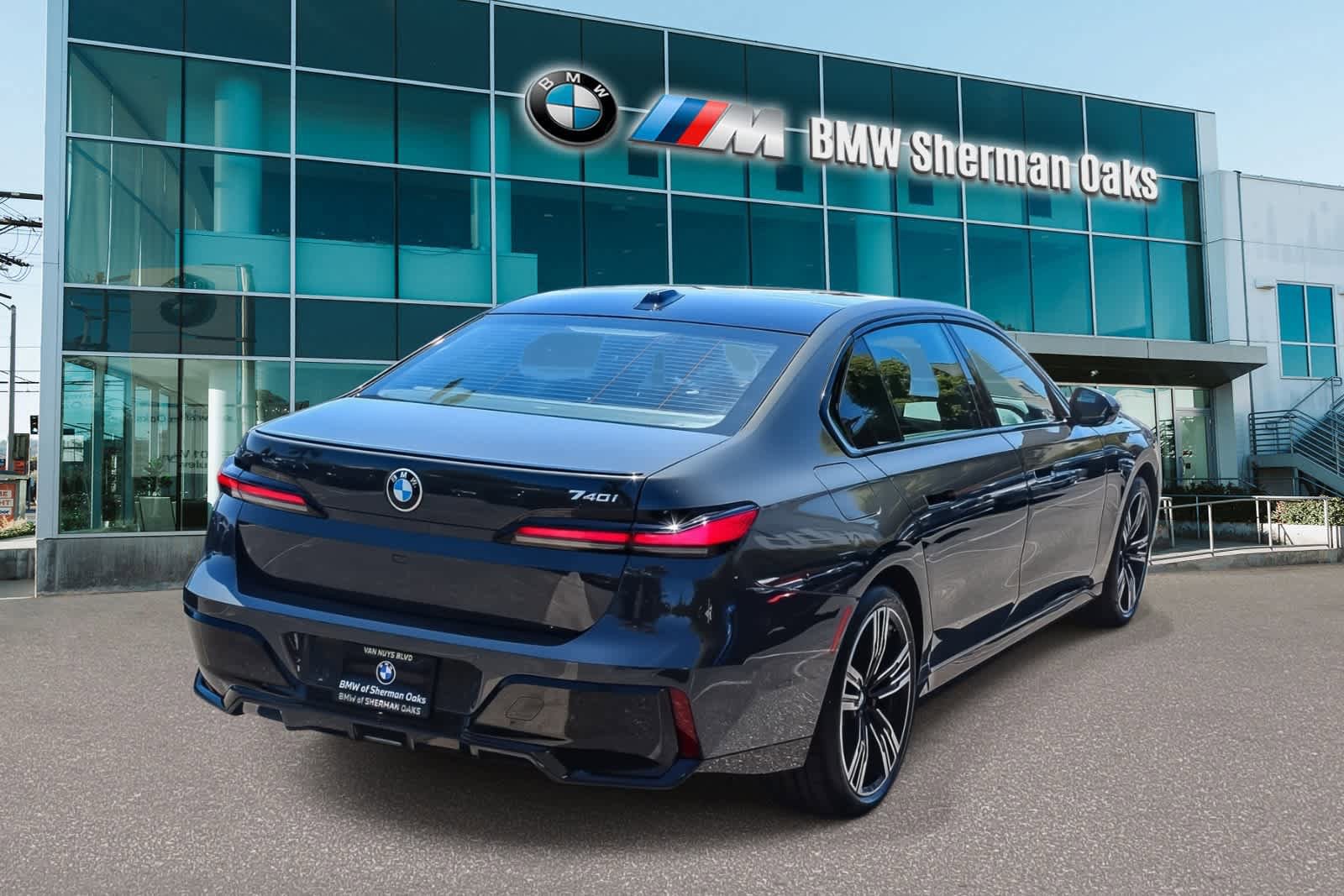 Certified 2023 BMW 740i RWD image 4