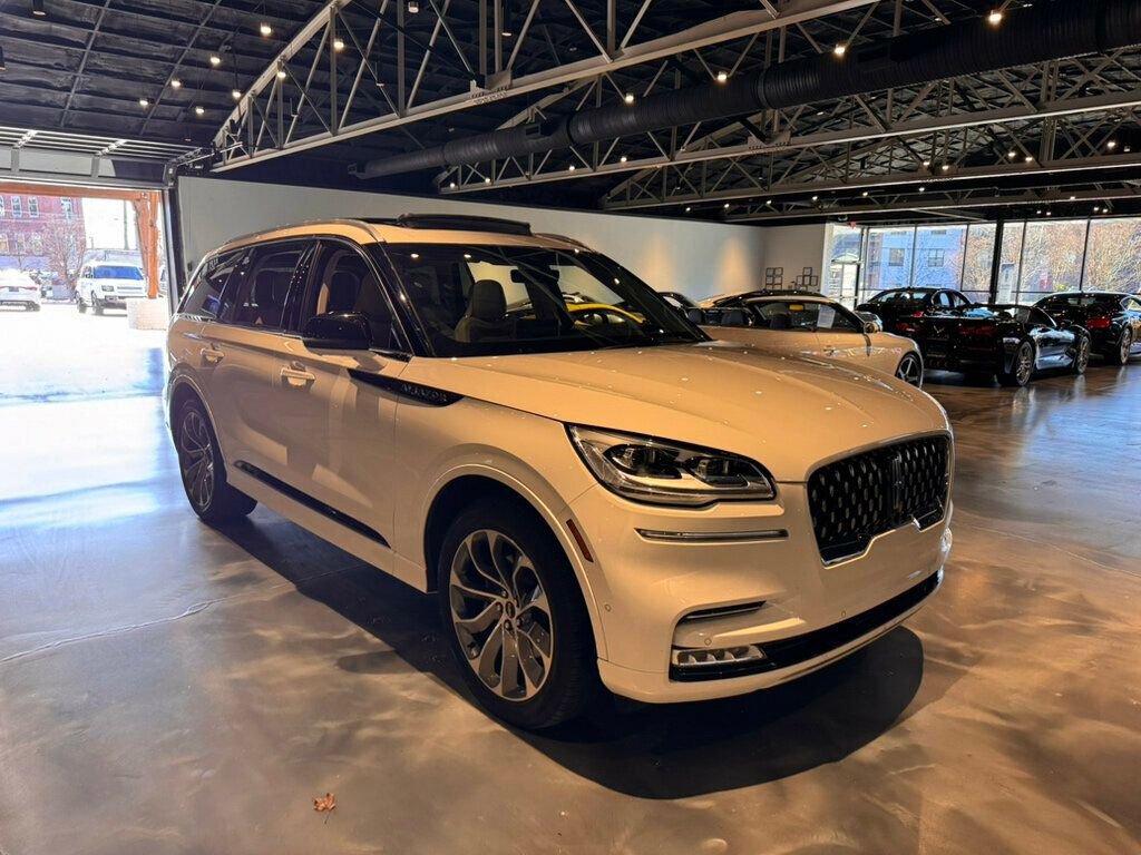 Used 2022 Lincoln Aviator Grand Touring w/ Equipment Group 301A image 7