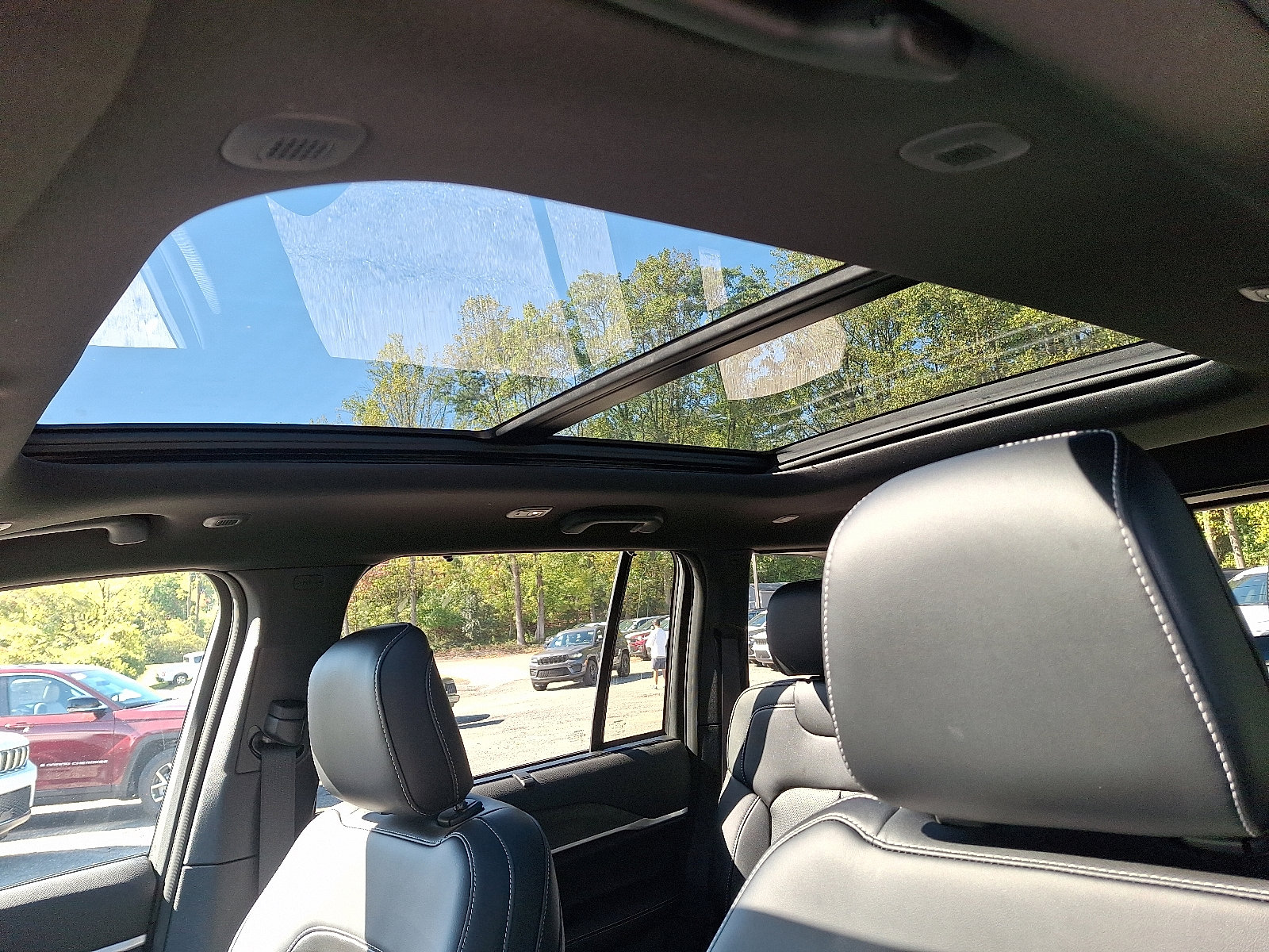 New 2025 Jeep Grand Cherokee Limited image 9