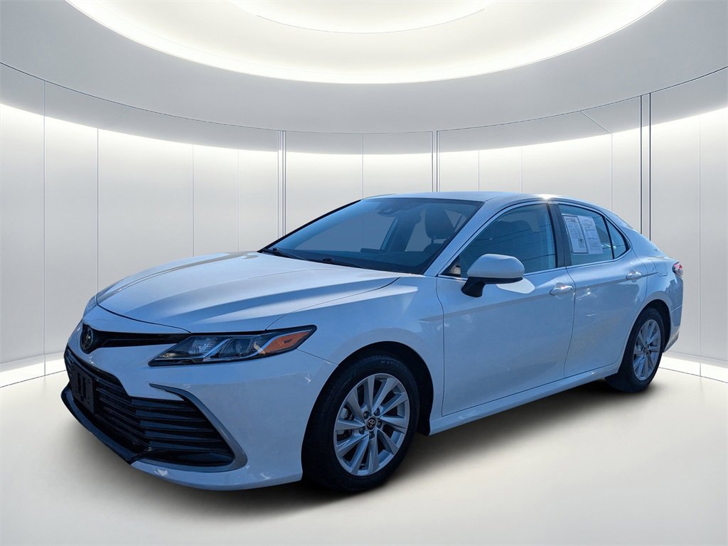 Used 2024 Toyota Camry LE image 7