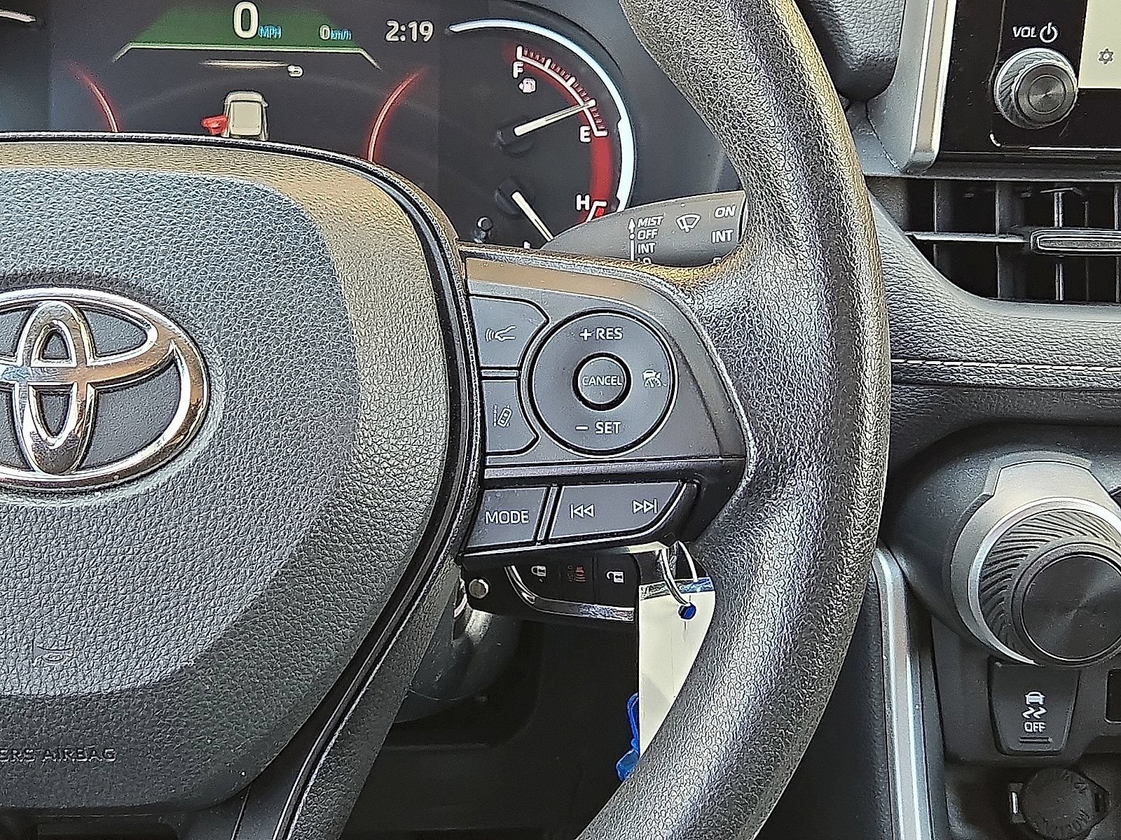 Used 2025 Toyota RAV4 LE AWD/4WD image 19