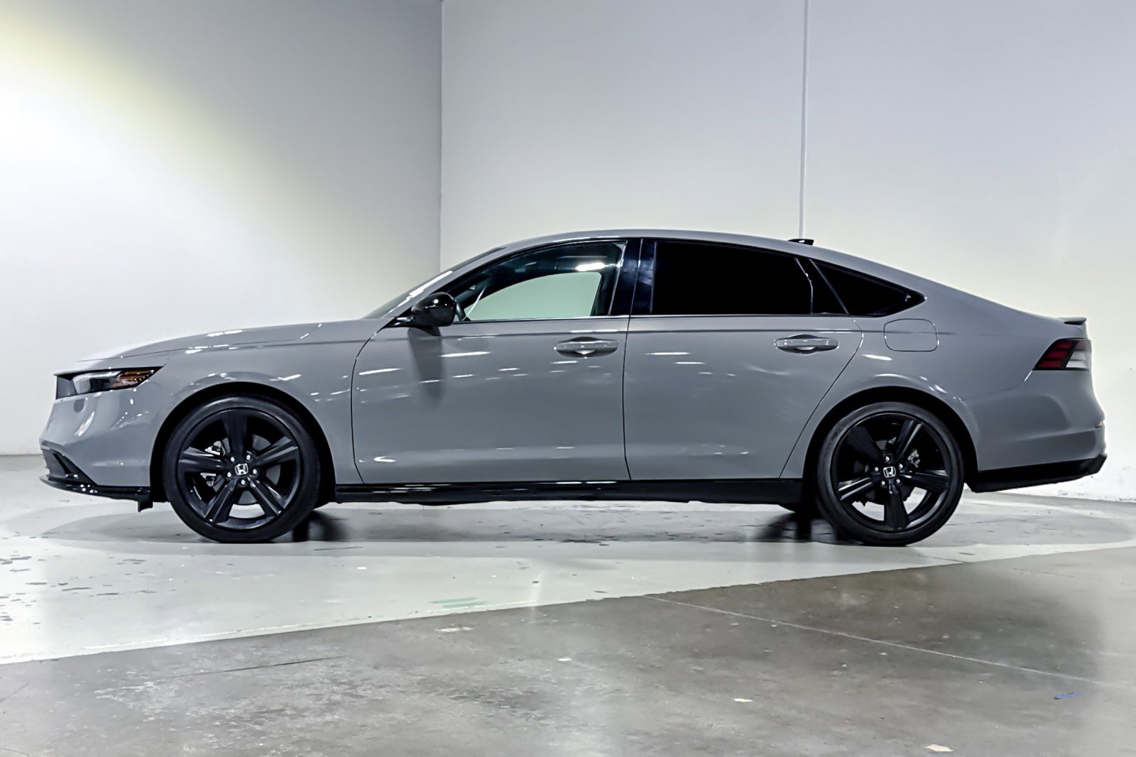 Used 2025 Honda Accord Sport image 2