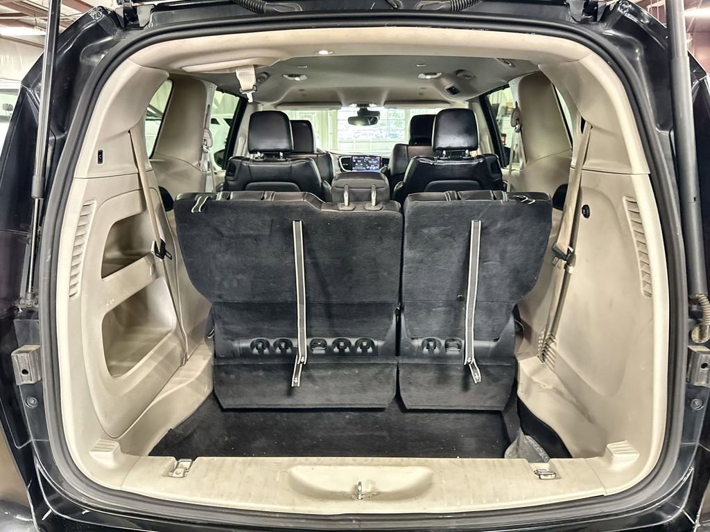Used 2023 Chrysler Pacifica Touring-L FWD image 27