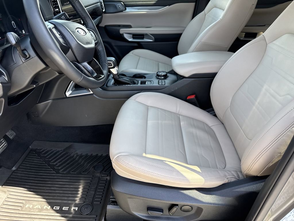 Used 2025 Ford Ranger Lariat w/ Trailer Tow Package image 9