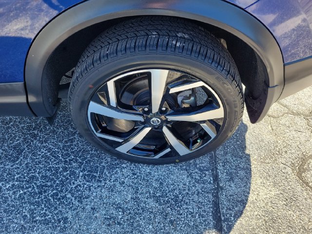 Used 2022 Nissan Rogue Sport SL FWD image 6