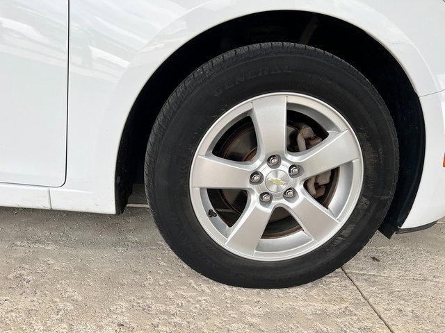 Used 2015 Chevrolet Cruze LT image 13