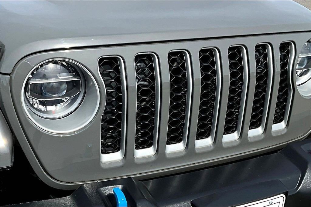 Used 2022 Jeep Wrangler Unlimited Sahara w/ Cold Weather Group image 35