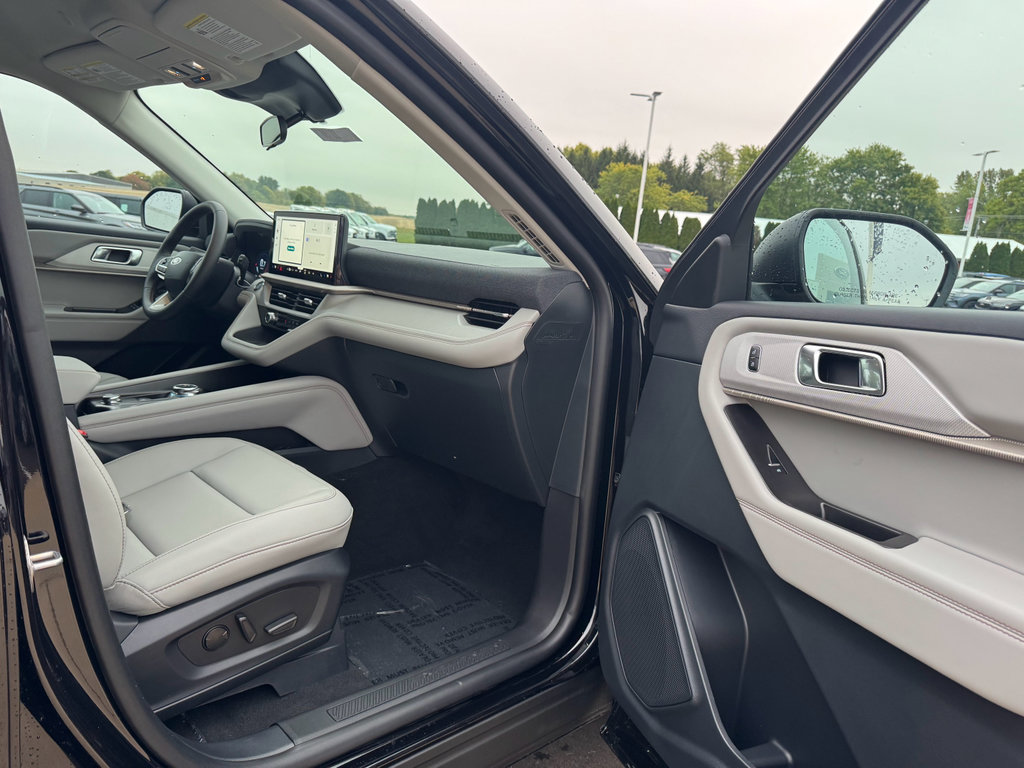 New 2026 Ford Explorer Active image 14