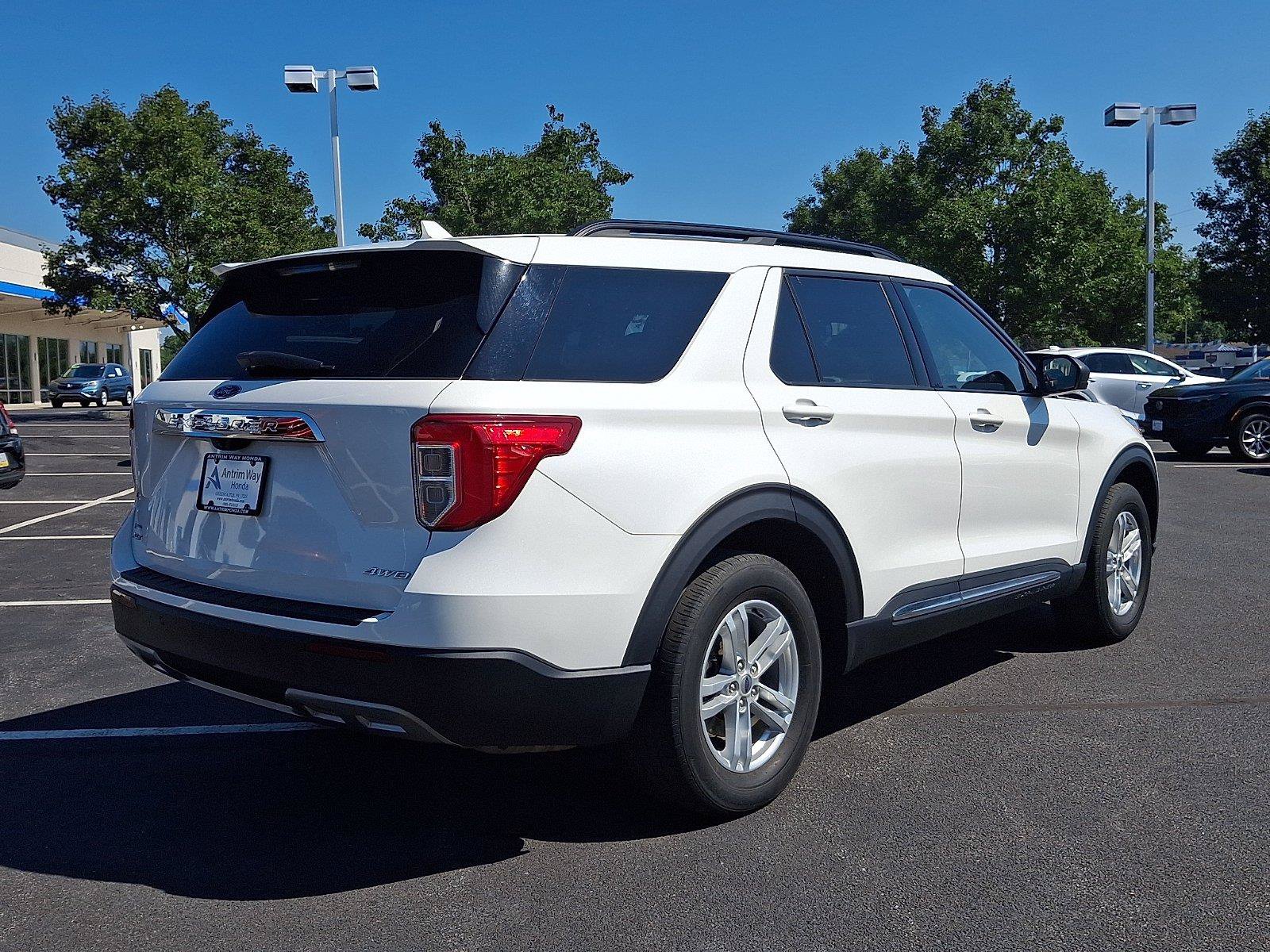 Used 2022 Ford Explorer XLT w/ Equipment Group 202A AWD/4WD image 6