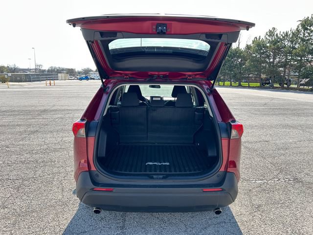 Used 2021 Toyota RAV4 LE image 18