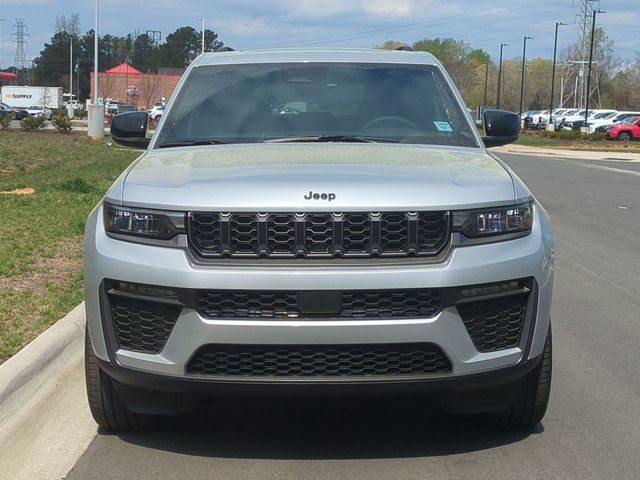 New 2026 Jeep Grand Cherokee Limited w/ Limited Altitude Package AWD/4WD image 16