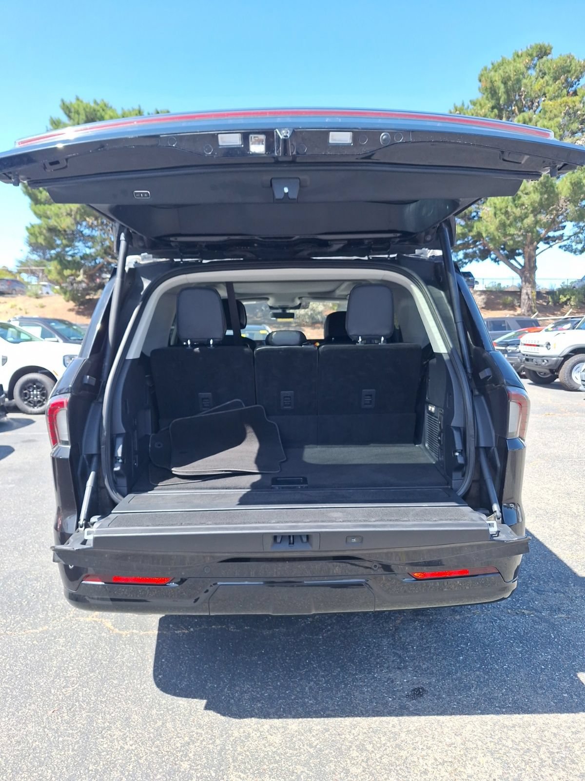 Used 2025 Lincoln Navigator Reserve AWD/4WD image 9