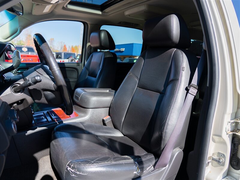Used 2013 Chevrolet Suburban LTZ AWD/4WD image 18