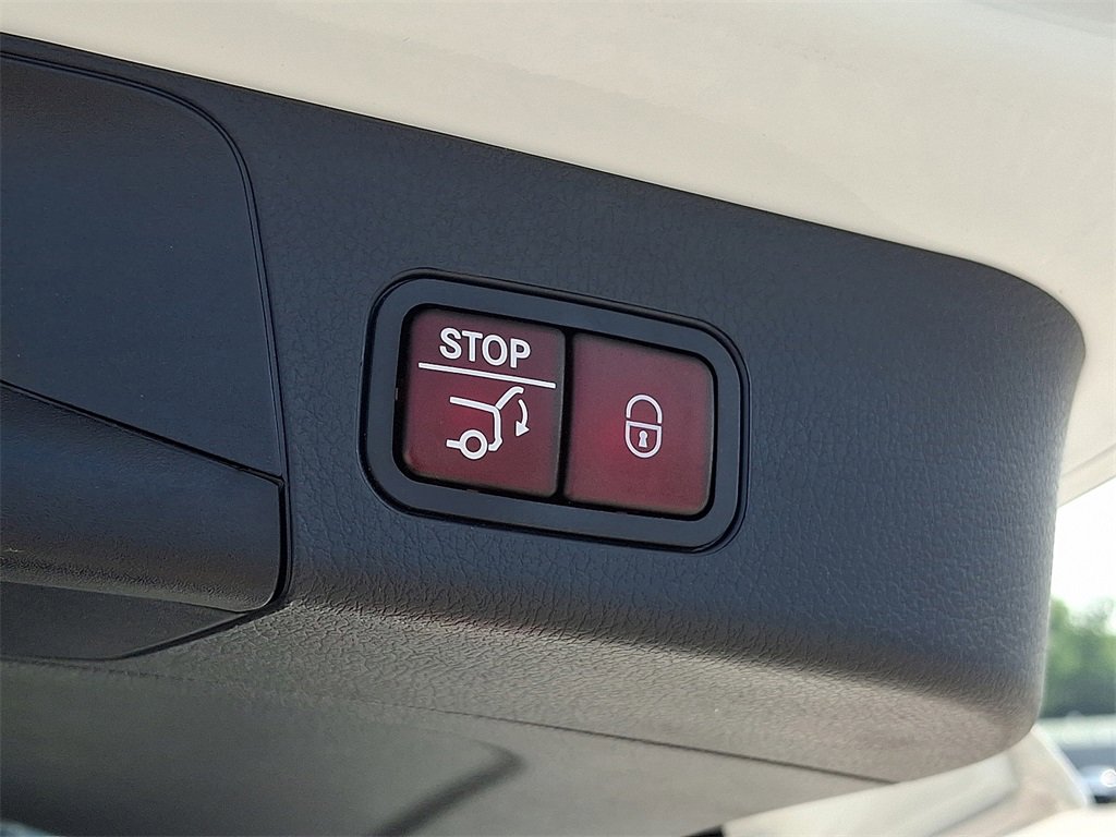 Certified 2025 Mercedes-Benz GLB 250 4MATIC image 28