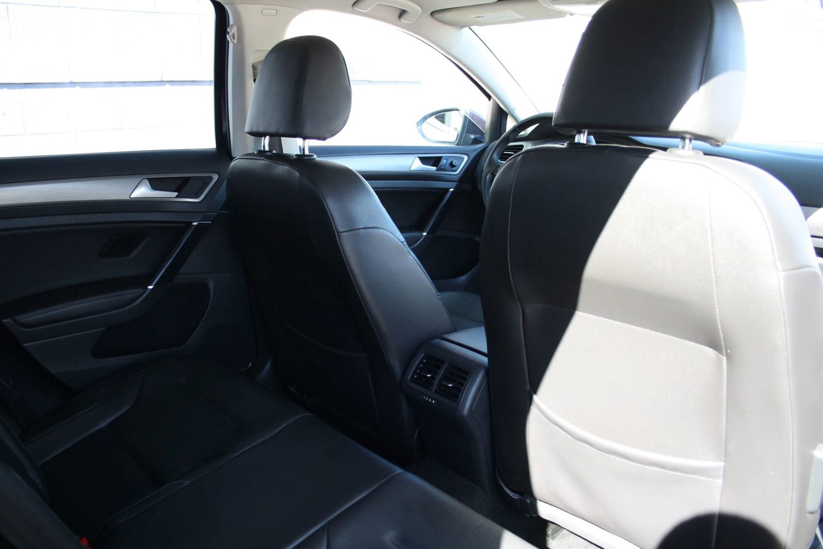 Used 2015 Volkswagen Golf S image 10