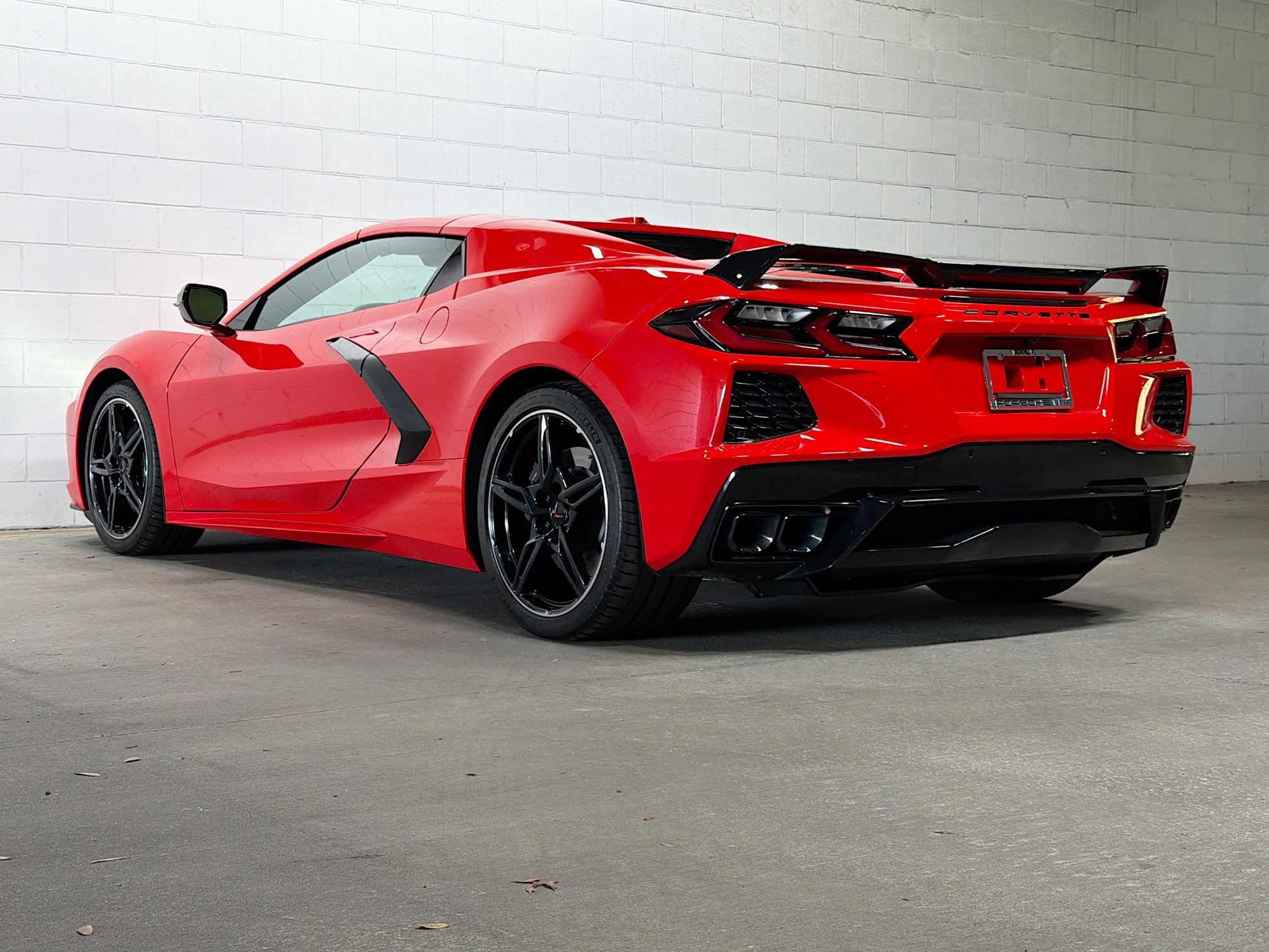 Used 2024 Chevrolet Corvette Stingray Premium Conv w/ Z51 Performance Package RWD image 3