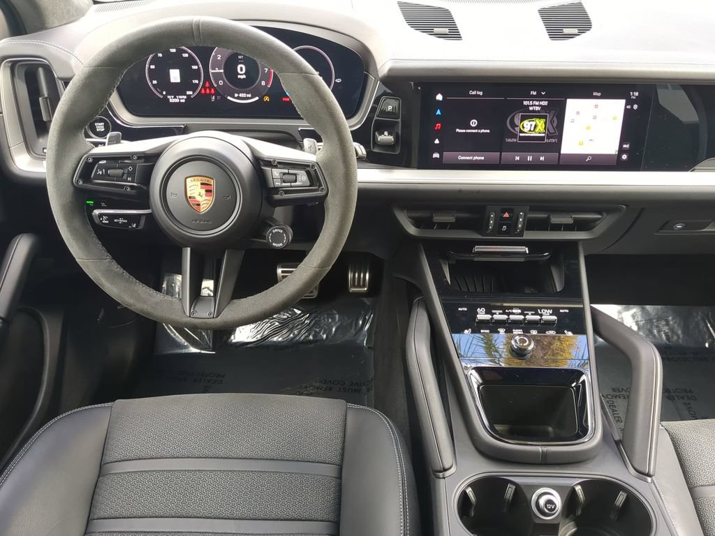 Used 2025 Porsche Cayenne GTS AWD/4WD image 14
