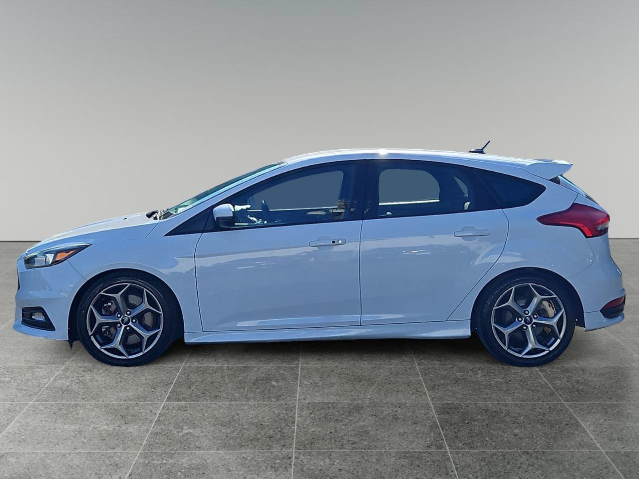 Used 2018 Ford Focus ST FWD image 4