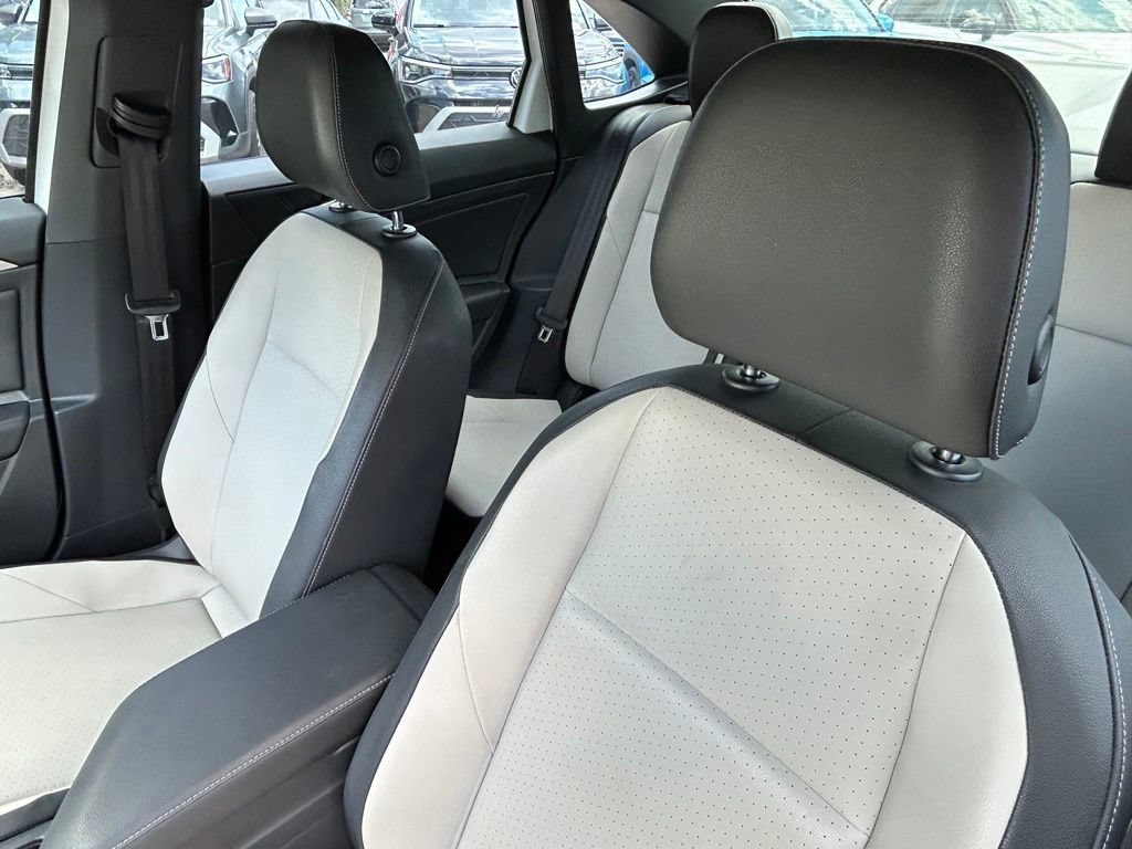 Used 2019 Volkswagen Jetta R-Line w/ R-Line Cold Weather Package FWD image 16