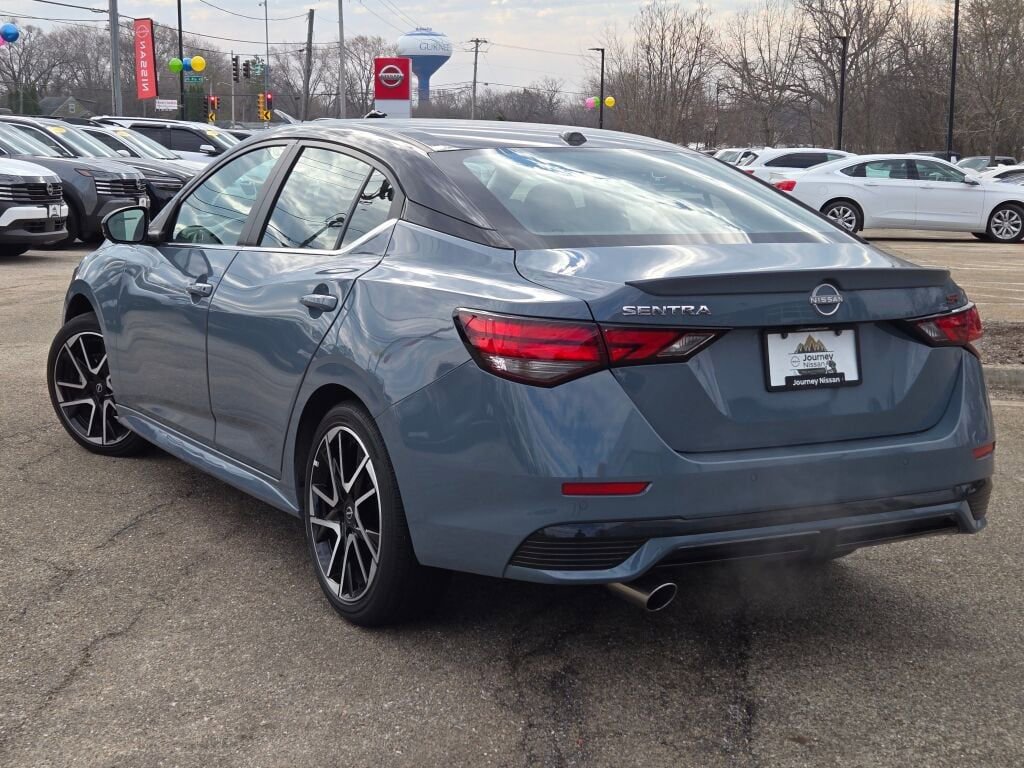 Used 2025 Nissan Sentra SR w/ SR Premium Package image 13